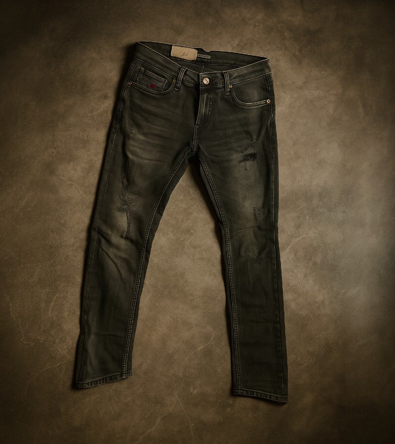 Torn Jeans image 4
