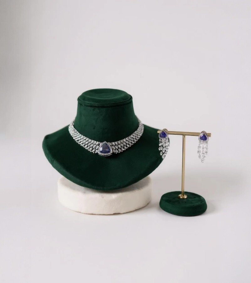 Elegant Pendant Necklace image 2