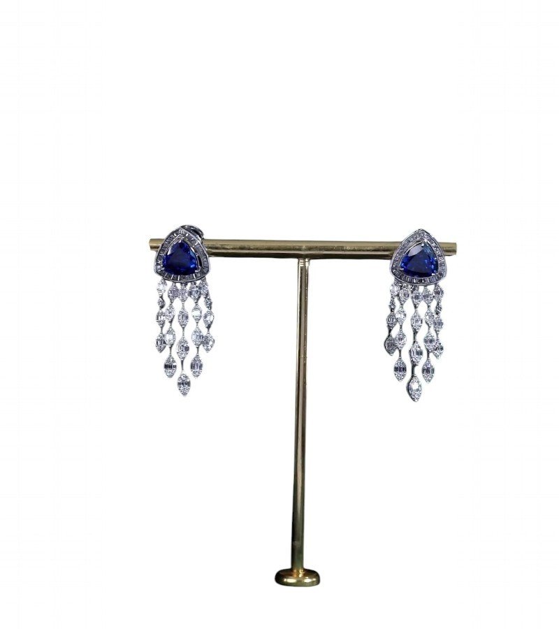 Elegant Pendant Necklace image 3