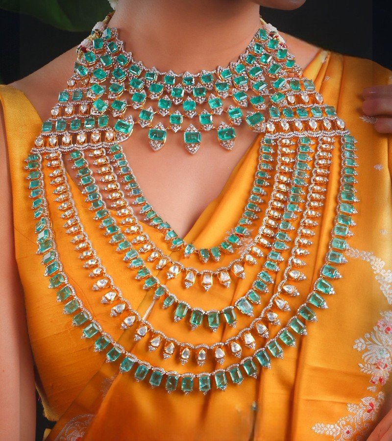 Green Garland Necklace image 1