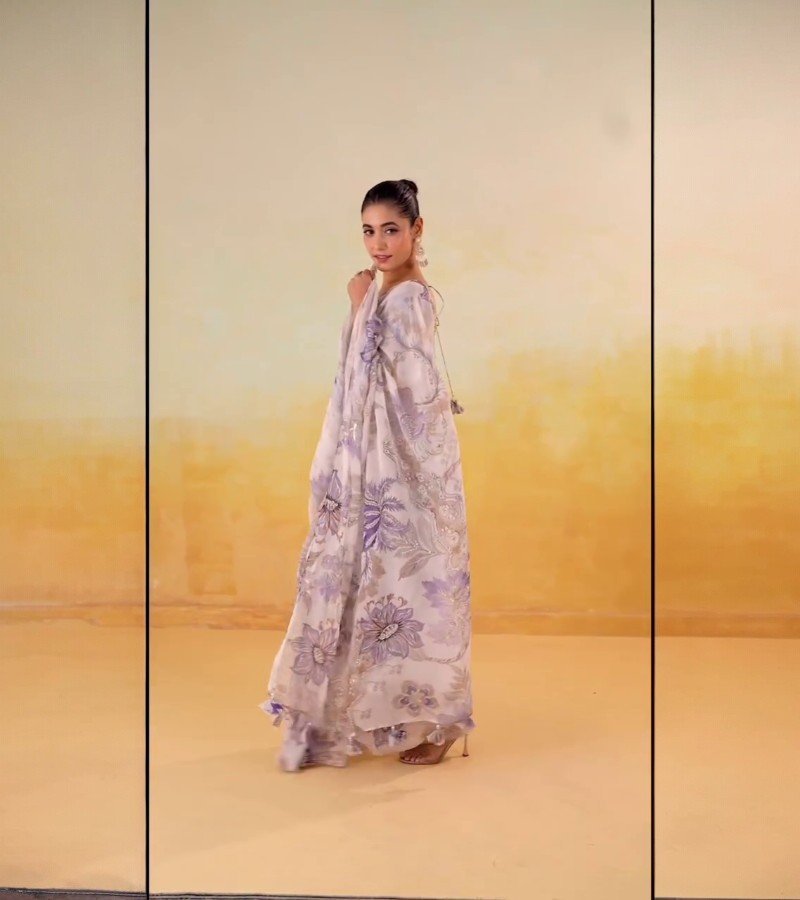 Floral Printed Organza Saree image 4