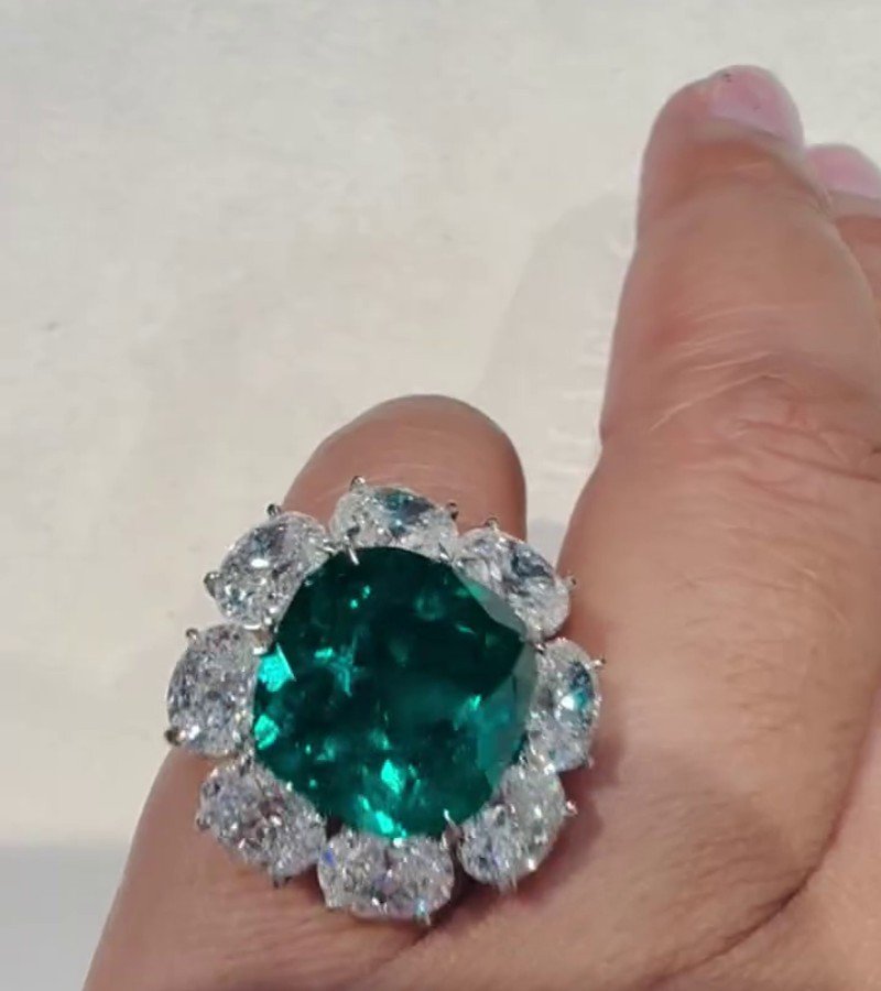 Emerald Ring image 2