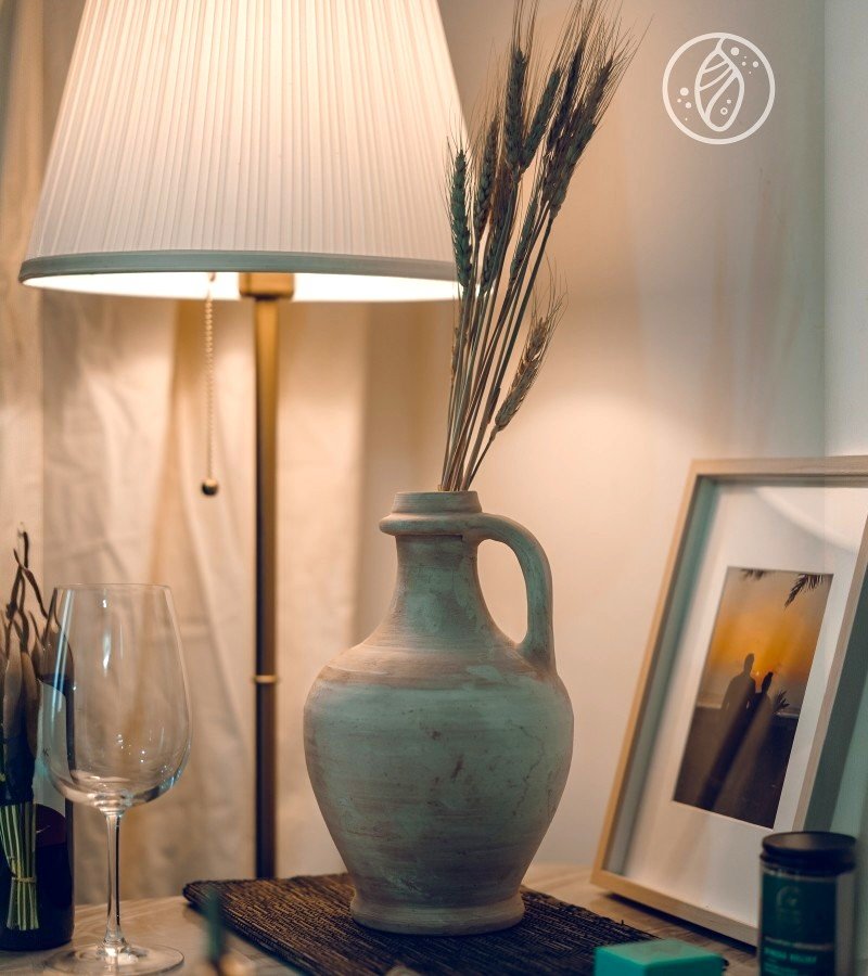 Luxe Earthen Pot with Handle image 1