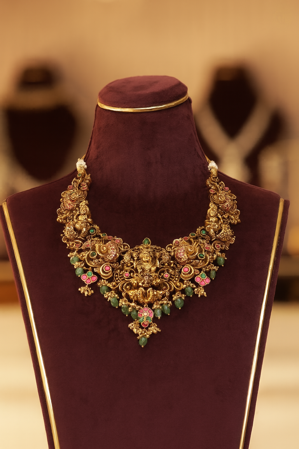 Temple Elegance Antique Gold Necklace Set image 2
