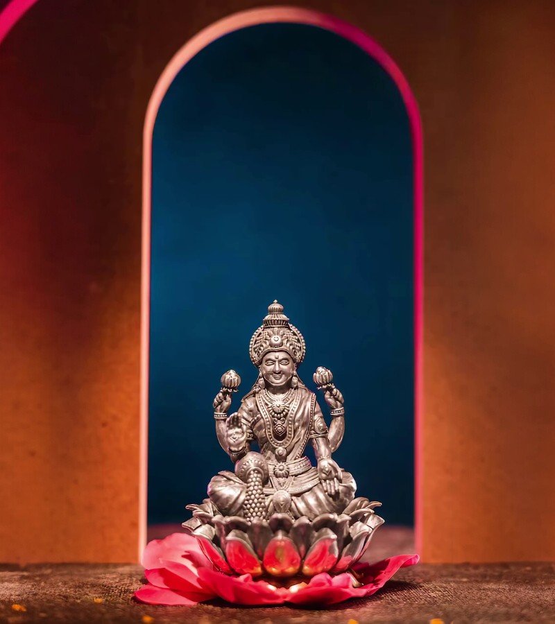 Silver Statue image 1